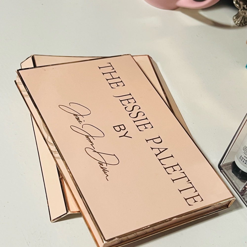 Jessie James Decker eyeshadow Palette
